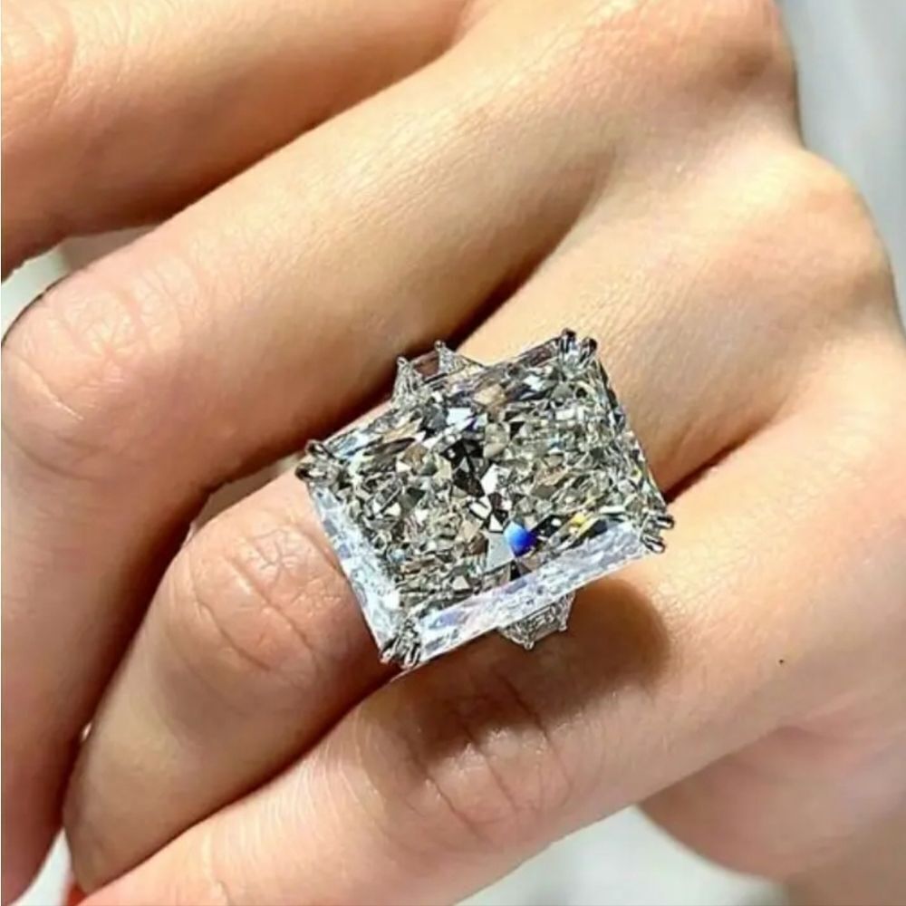 Exaggerated large cut stunning diamond wedding ring